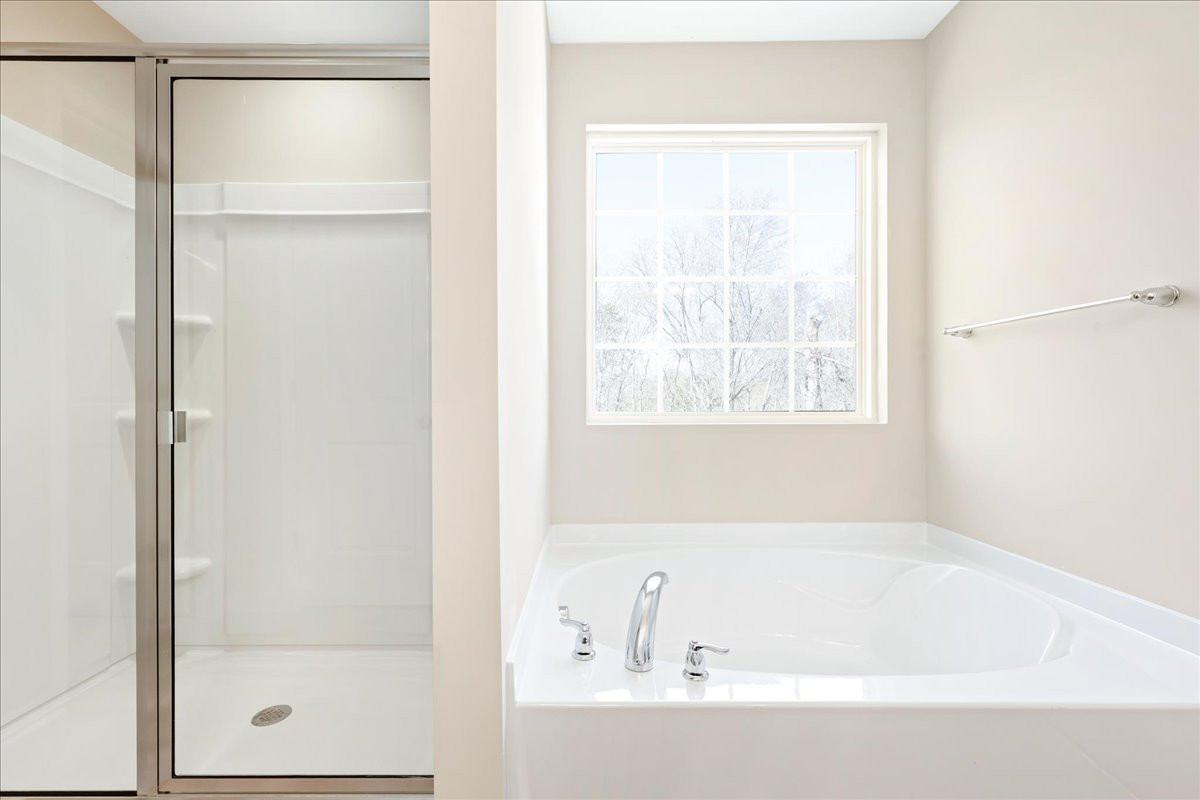 https://assets.windsorhomes.us/img/BCR_lot1_Cameron_elvB_1955_Kippen_Drive_primary_bath_2.jpg