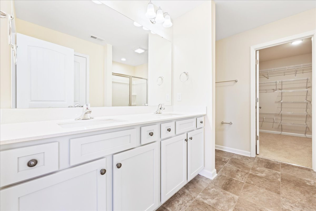 https://assets.windsorhomes.us/img/BCR_lot3_Cameron_elvC_1951_Kippen_Drive_primary_Bath.jpg