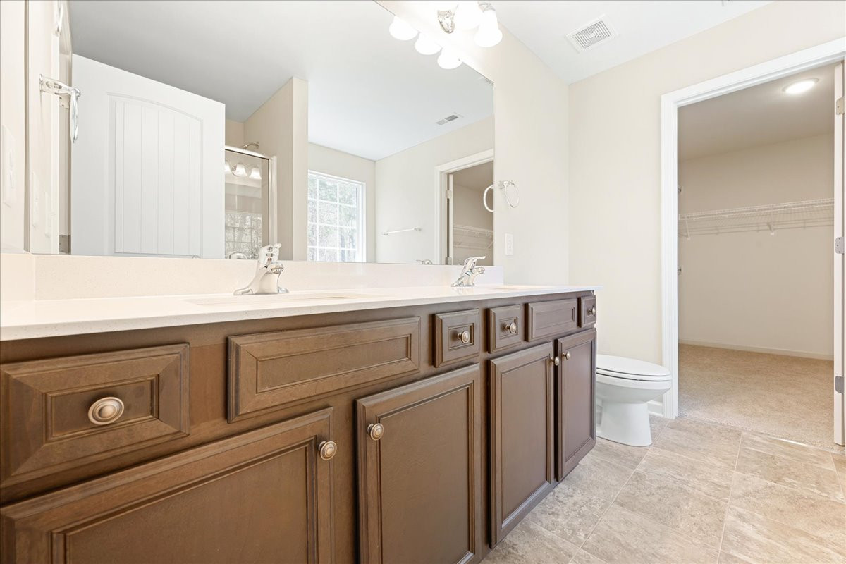 https://assets.windsorhomes.us/img/BCR_lot56_Stoddard_elvE_1722_Springbank_Drive_primary_bath.jpg