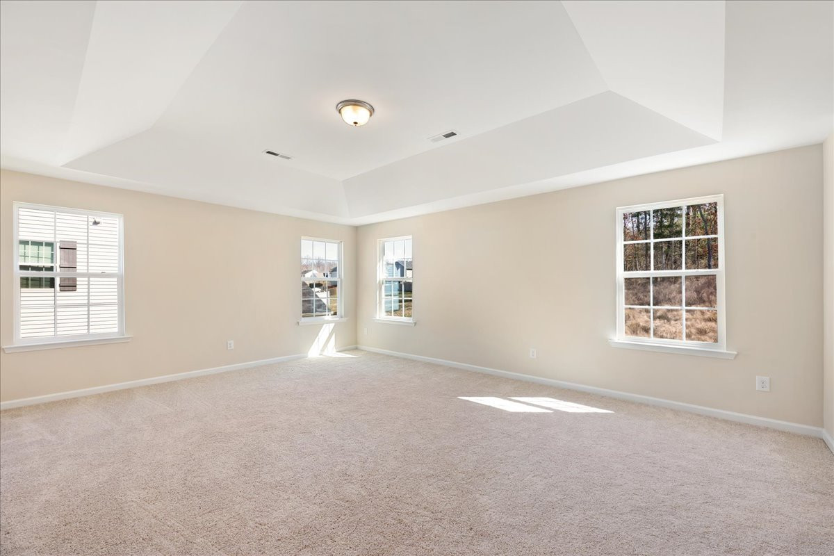https://assets.windsorhomes.us/img/BCR_lot83_Lexington_elvE_1952_Kippen_Drive_primary_suite_2.jpg