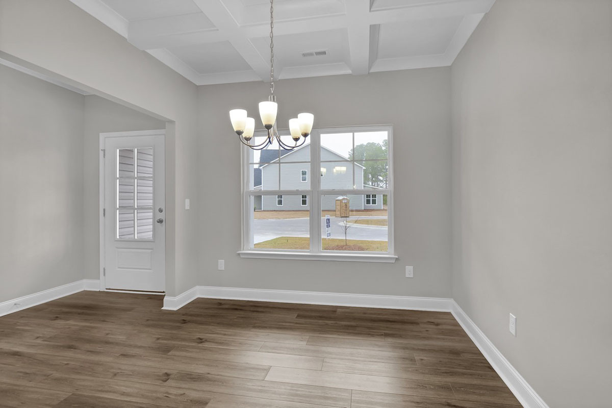 https://assets.windsorhomes.us/img/BMW_lot10_Bailey_2005_Twilight_Drive_dining.jpeg