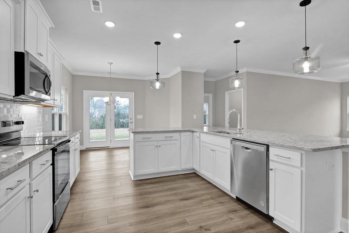 https://assets.windsorhomes.us/img/BMW_lot10_Bailey_2005_Twilight_Drive_kitchen.jpeg