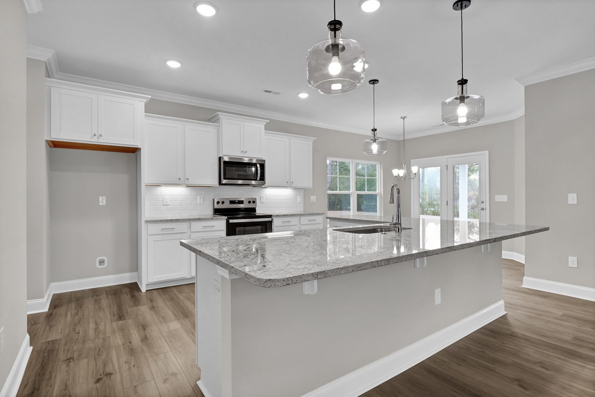 https://assets.windsorhomes.us/img/BMW_lot10_Bailey_2005_Twilight_Drive_kitchen_2.jpeg