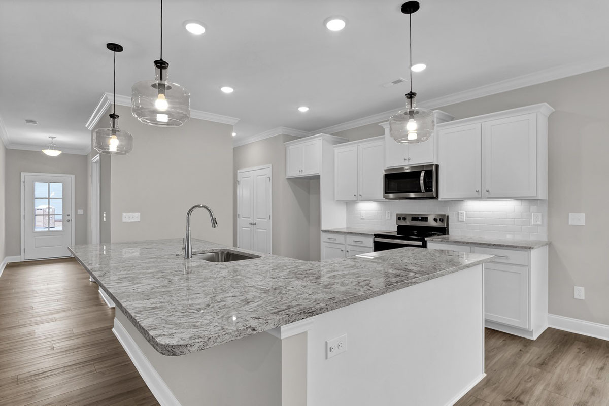 https://assets.windsorhomes.us/img/BMW_lot10_Bailey_2005_Twilight_Drive_kitchen_3.jpeg