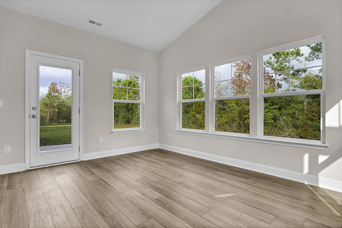 https://assets.windsorhomes.us/img/BMW_lot24_Somerset_H_852_Red_Sky_Drive_garden_room.JPG