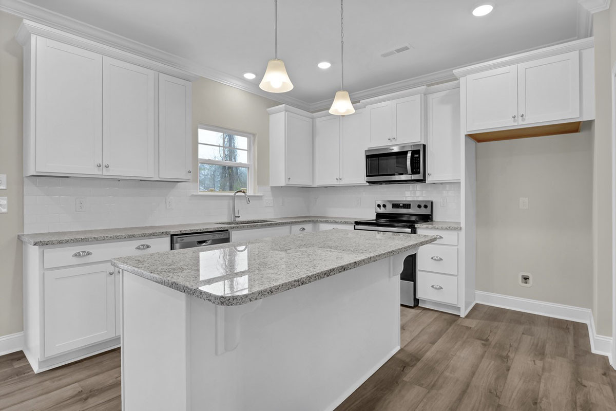 https://assets.windsorhomes.us/img/BMW_lot7_Stoddard_2017_Twilight_Drive_kitchen.jpeg