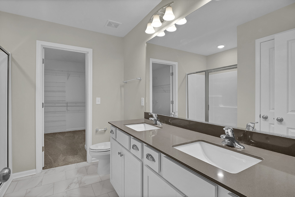 https://assets.windsorhomes.us/img/BMW_lot7_Stoddard_2017_Twilight_Drive_primary_bath.JPG