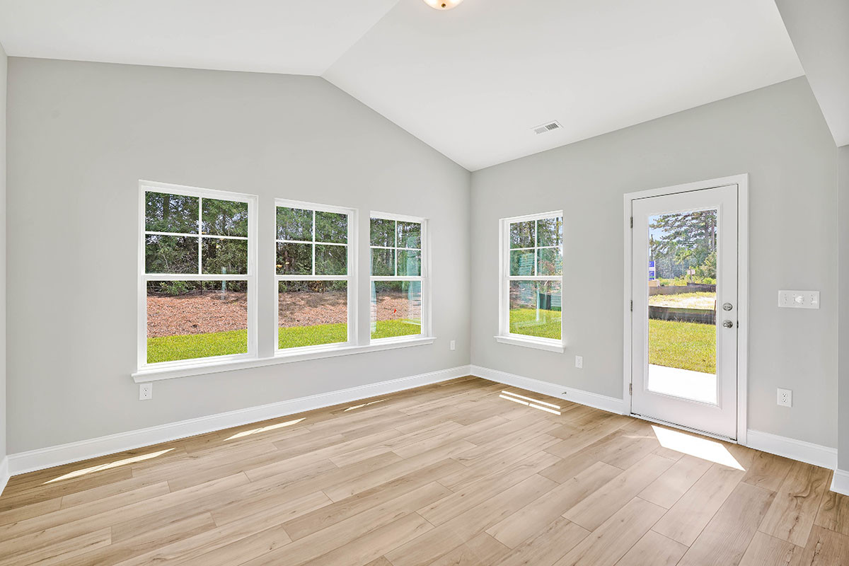 https://assets.windsorhomes.us/img/BMW_lot_21_Somerset_C_840_Red_Sky_Drive_NE_sun_room.jpg