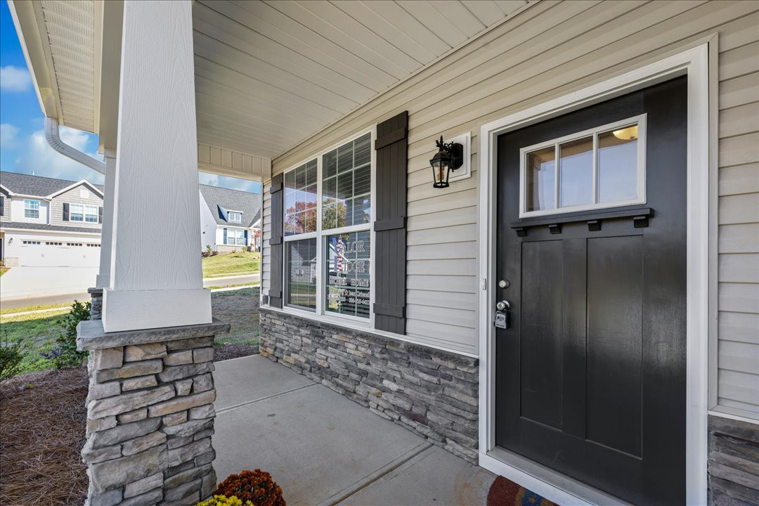 https://assets.windsorhomes.us/img/Bailey_B_VR_lot50_1703_Langlais_drive_front_porch.jpg