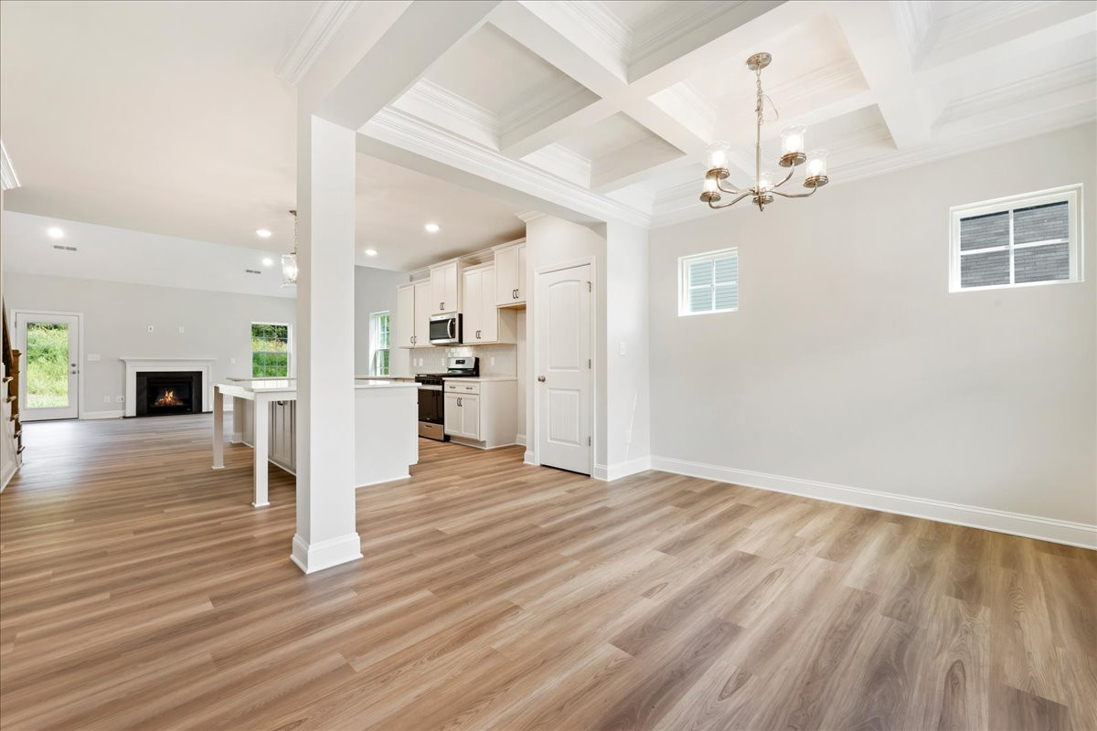https://assets.windsorhomes.us/img/CCK_lot76_Richmond_elvB_4098_Stallion_Street_dining_@.jpg