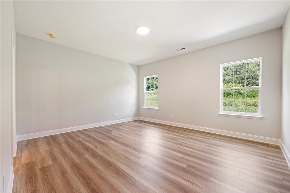 https://assets.windsorhomes.us/img/CCK_lot76_Richmond_elvB_4098_Stallion_Street_primary_bedroom.jpg