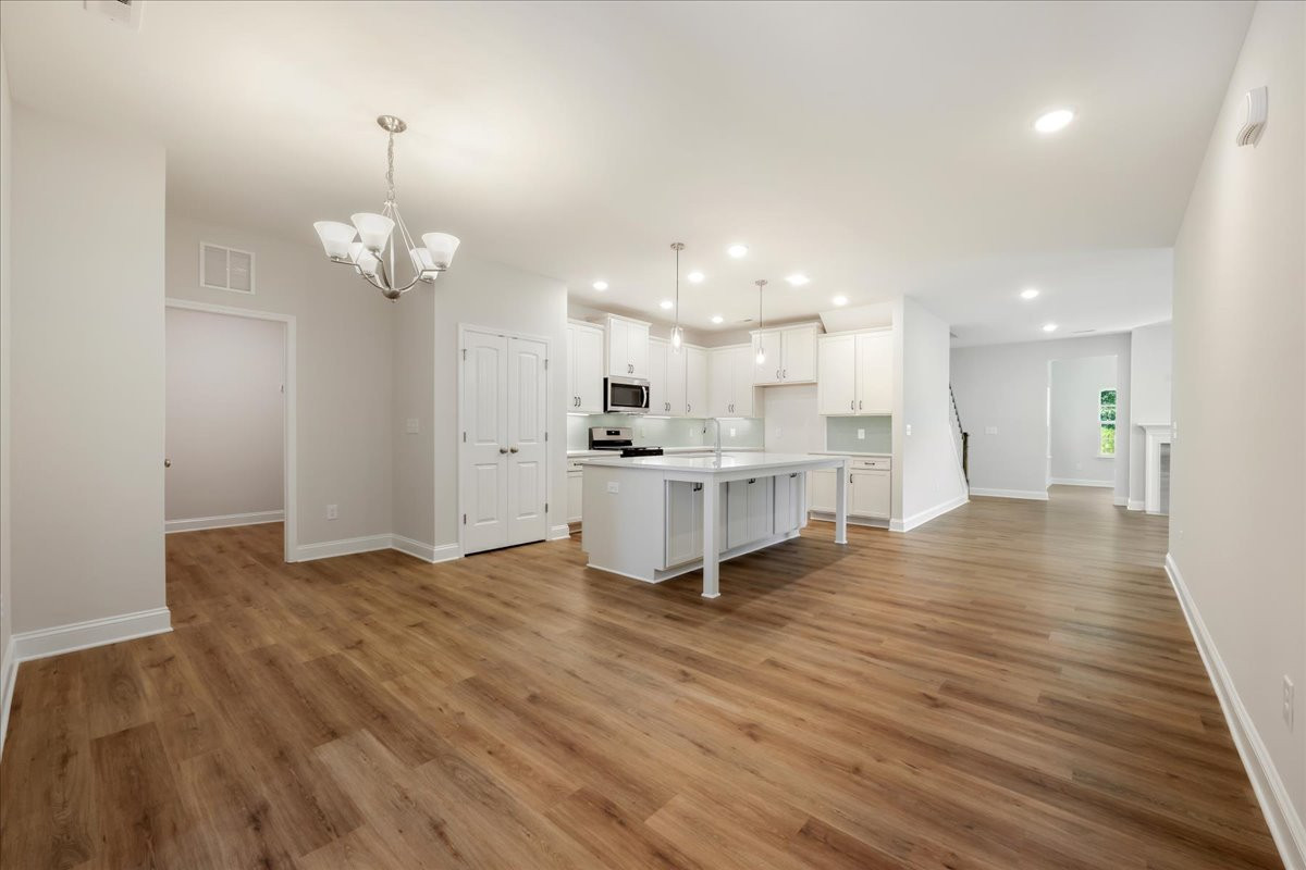 https://assets.windsorhomes.us/img/CCK_lot78_Somerset_elvD_4106_Stallion_Street_kitchen_2_edit.jpg