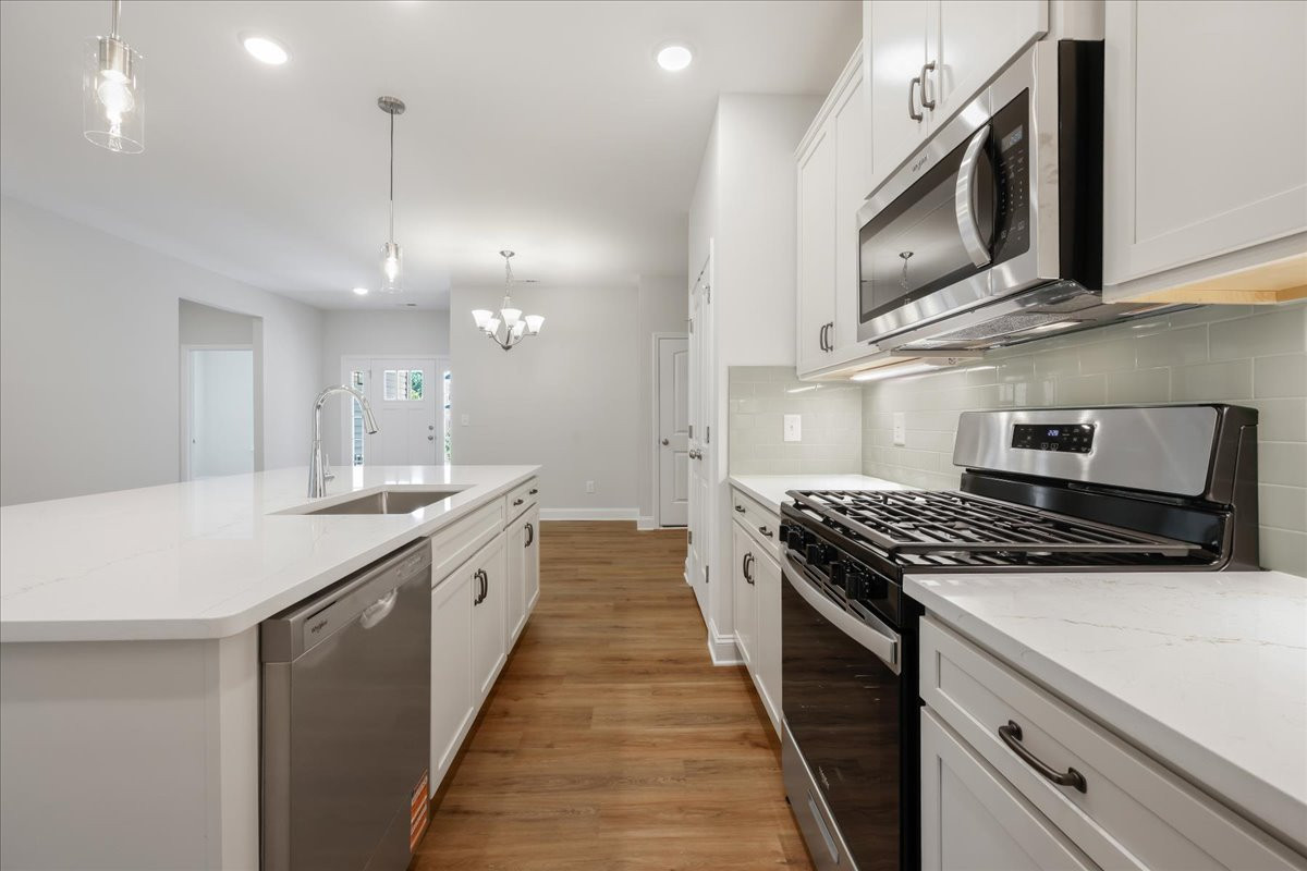 https://assets.windsorhomes.us/img/CCK_lot78_Somerset_elvD_4106_Stallion_Street_kitchen_edit_5.jpg