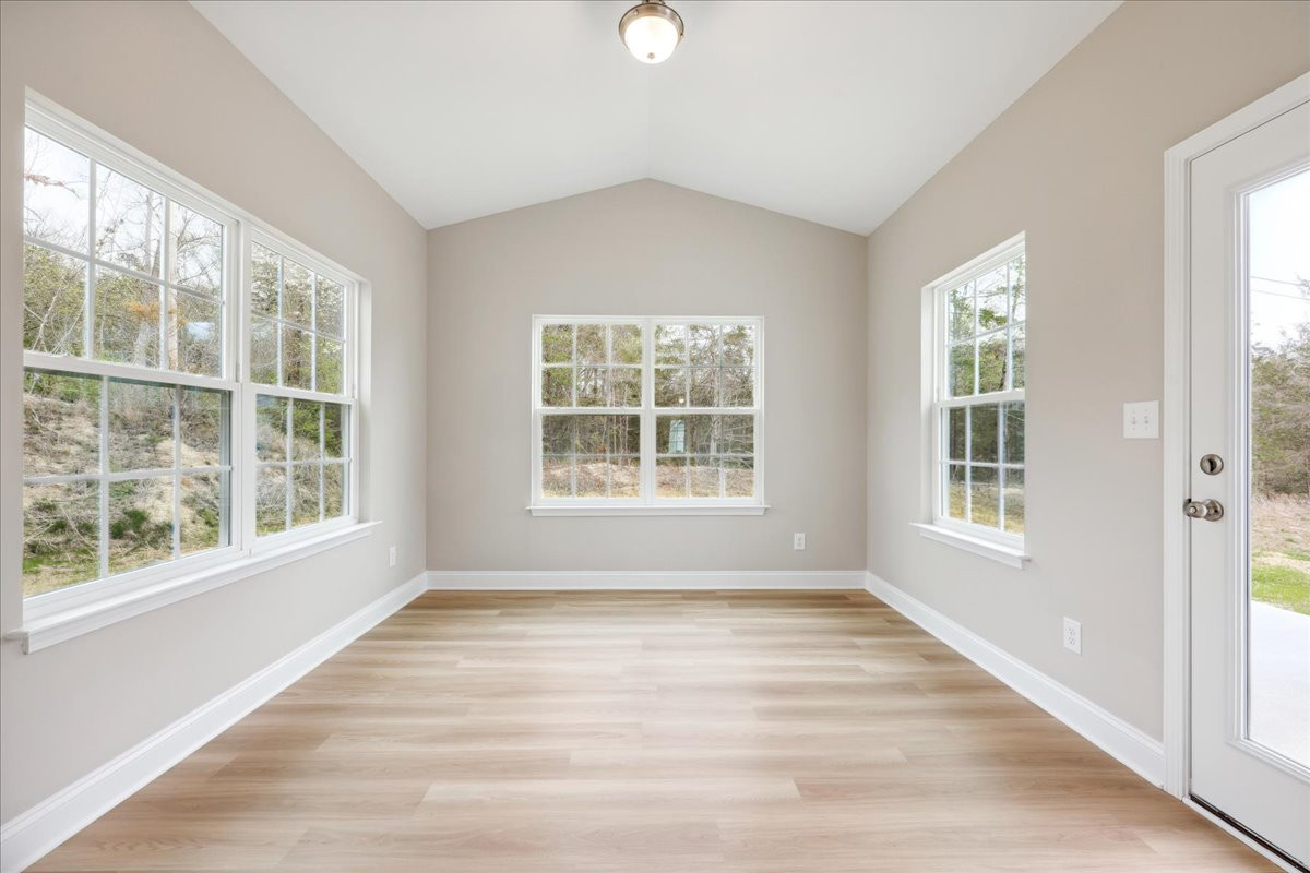 https://assets.windsorhomes.us/img/CCK_lot80_Seagrove_elvD_4114_Stallion_street_sun_room.jpg