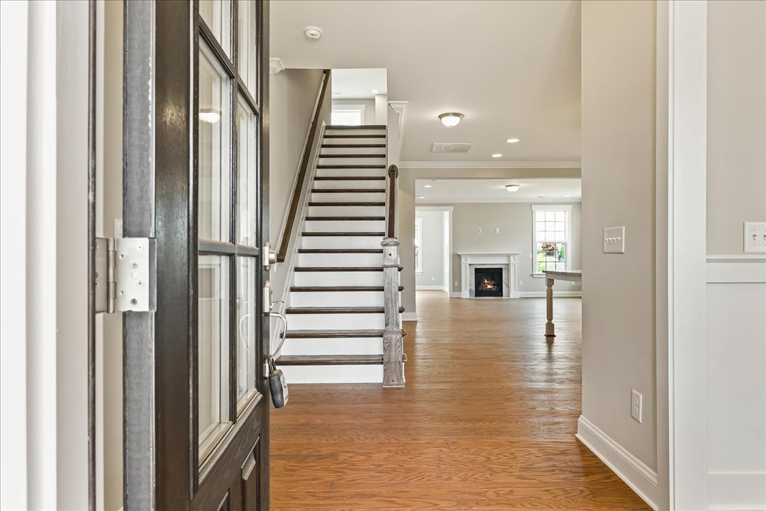 https://assets.windsorhomes.us/img/Cotswold_3_F_BD_lot38_2096_Dowell_Ct_Foyer.jpg