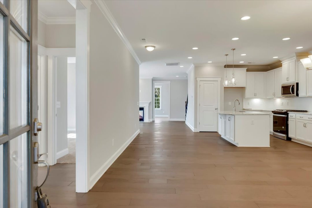 https://assets.windsorhomes.us/img/Cotswold_3_G_BD_lot39_2097_Dowell_Court_Foyer.jpg