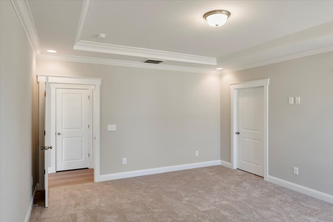 https://assets.windsorhomes.us/img/Cotswold_3_G_BD_lot39_2097_Dowell_Court_Primary_Bedroom_2.jpg