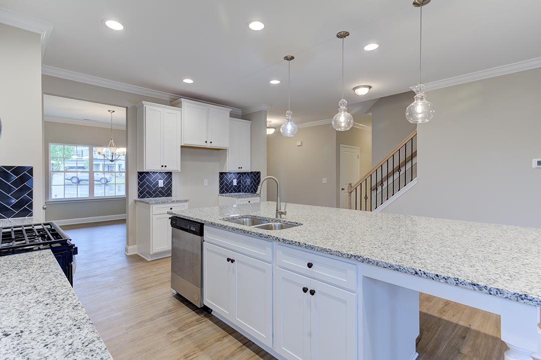 https://assets.windsorhomes.us/img/Cotswold_3_MLF_lot8_101_Red_Maple_Way_Kitchen_2.jpg
