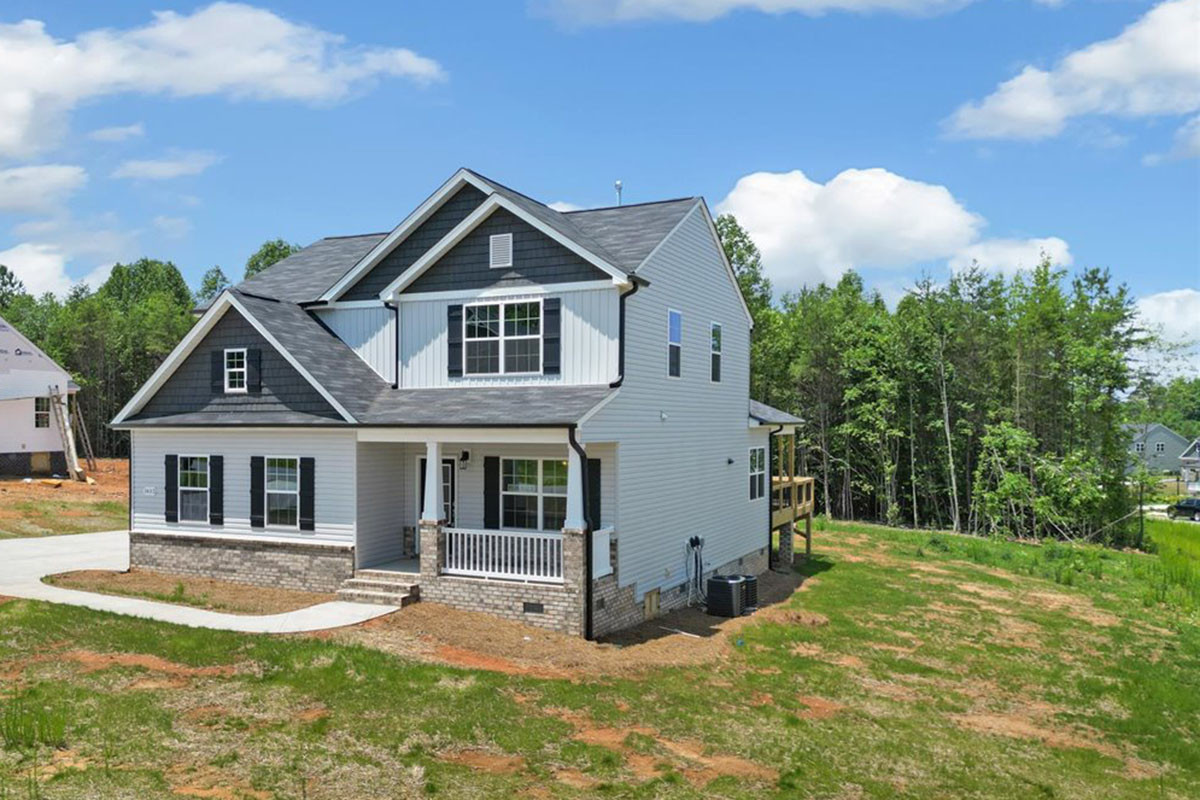 https://assets.windsorhomes.us/img/KL_lot75_Bailey_elvB_1403_Reading_Ct_exterior_side.jpg