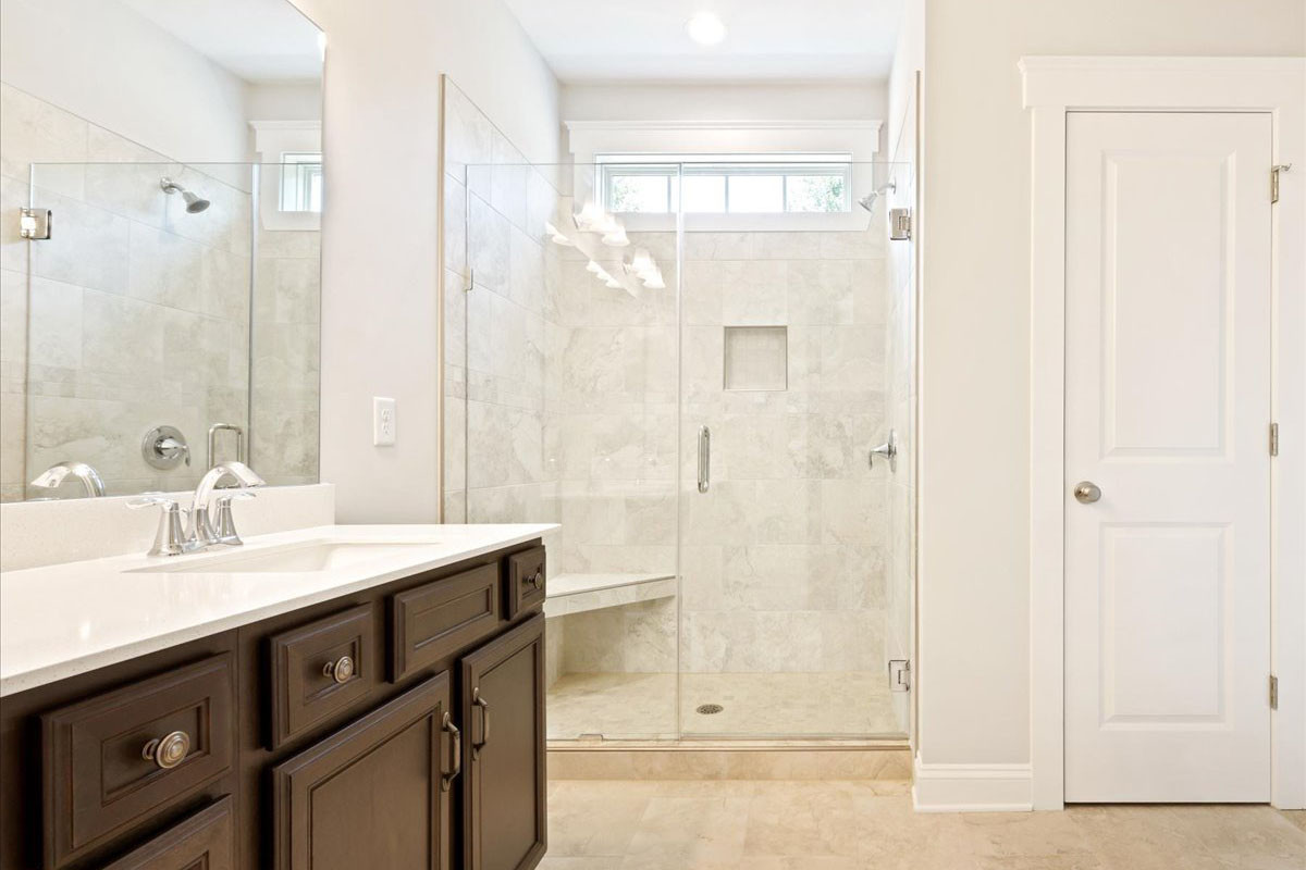 https://assets.windsorhomes.us/img/KL_lot75_Bailey_elvB_1403_Reading_Ct_primary_bath_2_e.jpg