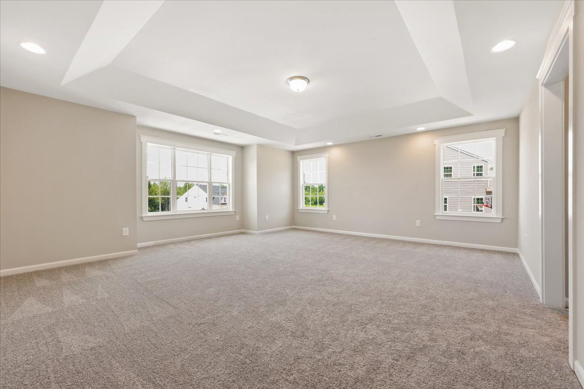 https://assets.windsorhomes.us/img/KL_lot91_Lewisville_elvF_1414_Reading_Ct_primary_bedroom_3.jpg