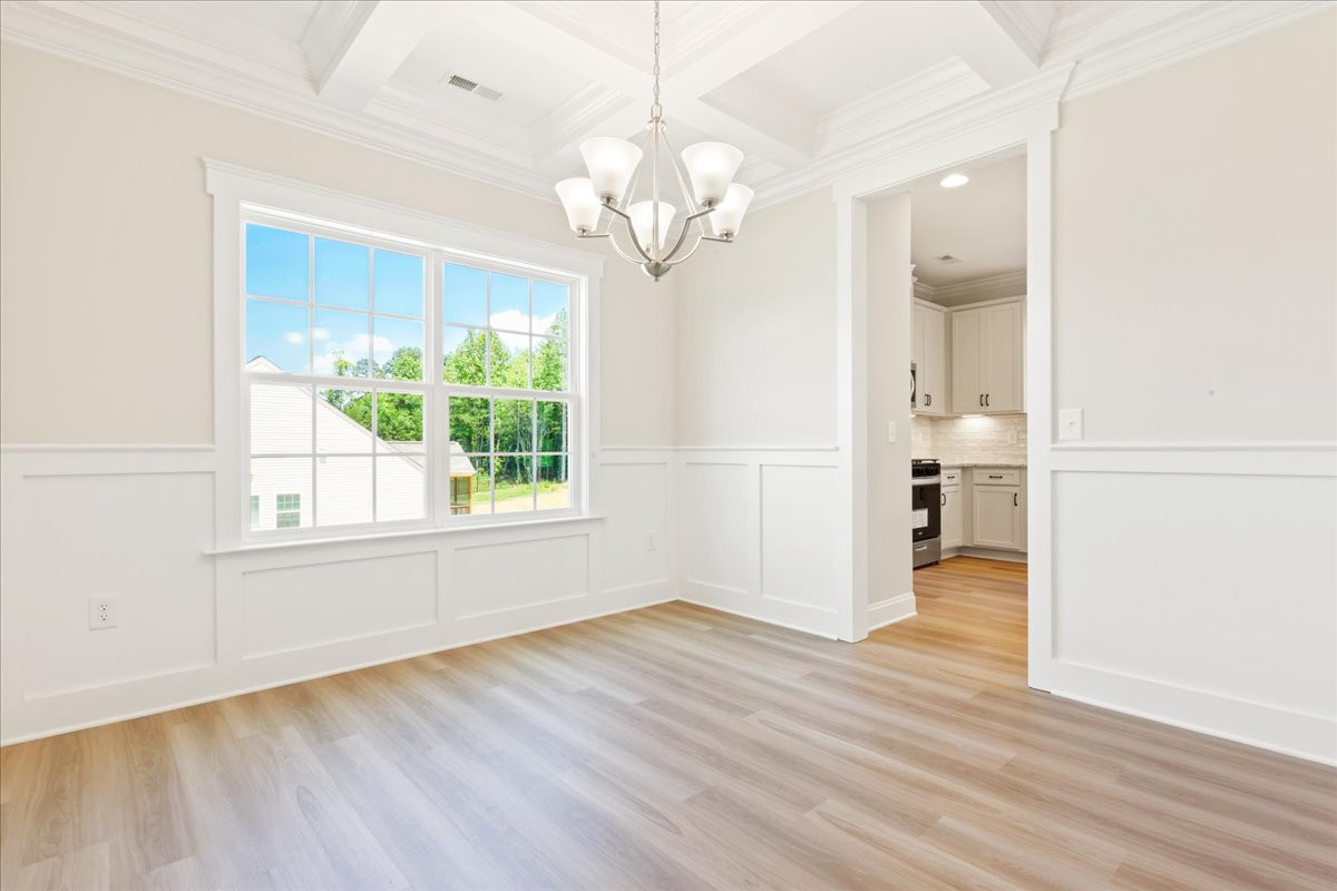 https://assets.windsorhomes.us/img/KL_lot93_Lexington_elvF_1406_Reading_ct_dining.jpg