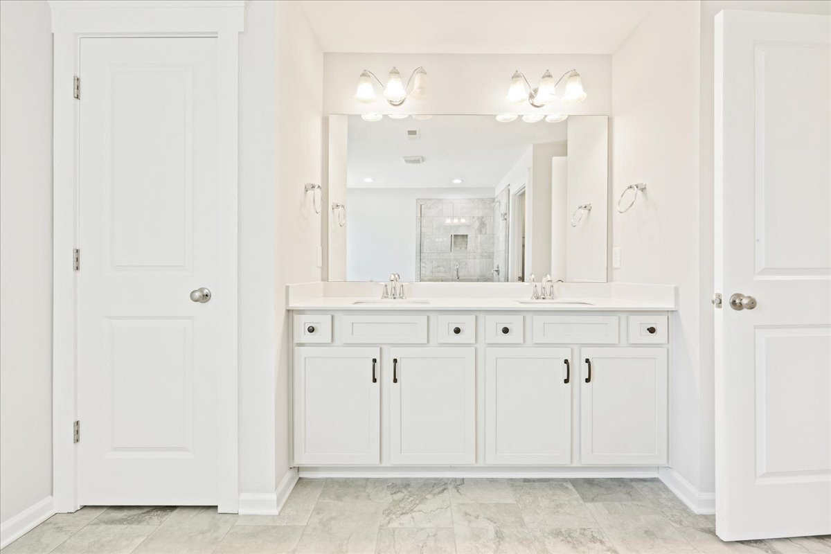 https://assets.windsorhomes.us/img/KL_lot93_Lexington_elvF_1406_Reading_ct_primary_bath.jpg