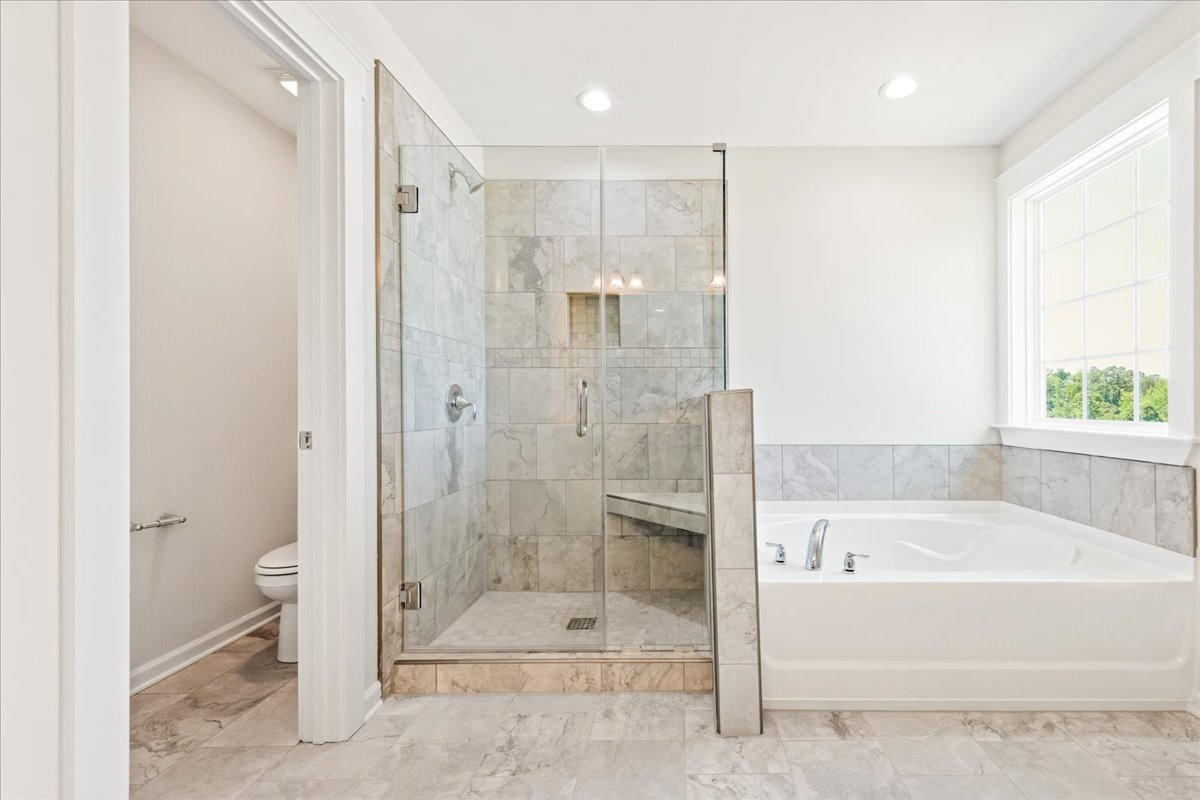 https://assets.windsorhomes.us/img/KL_lot93_Lexington_elvF_1406_Reading_ct_primary_bath_2.jpg