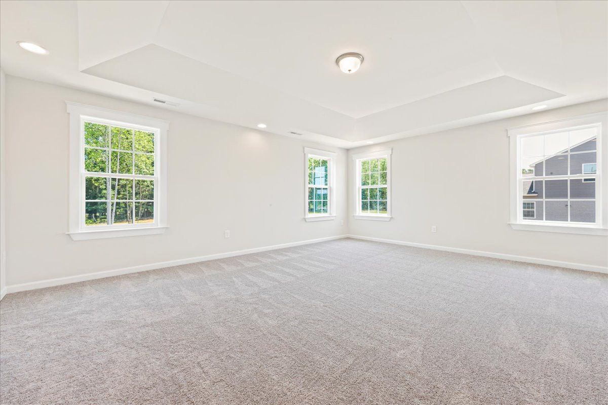 https://assets.windsorhomes.us/img/KL_lot93_Lexington_elvF_1406_Reading_ct_primary_bedroom_2.jpg