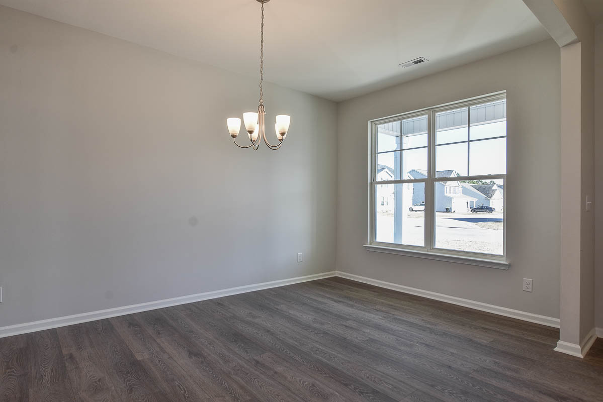 https://assets.windsorhomes.us/img/LC_lot56_Cameron_A_325_Harbour_View_Drive-10.jpg