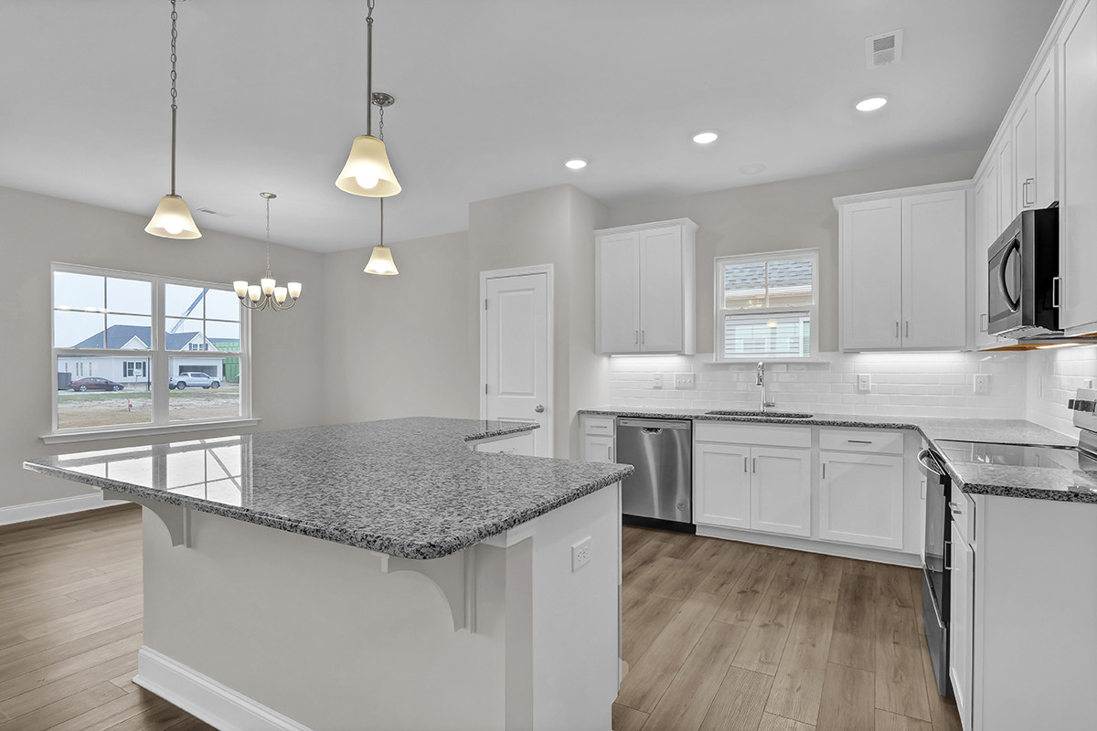 https://assets.windsorhomes.us/img/MBW_lot59_Southport_809_Red_Sky_Drive_kitchen_3.JPG