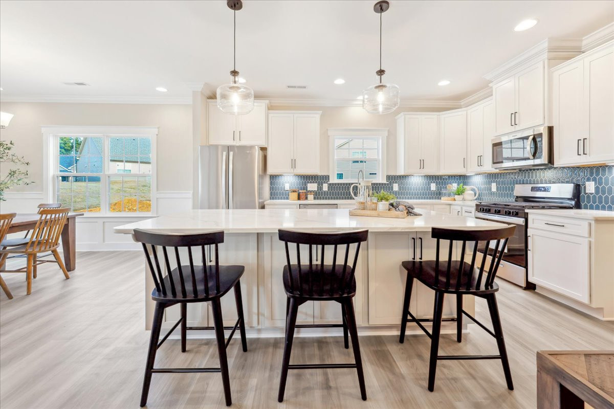 https://assets.windsorhomes.us/img/MG_Lot102_Pinehurst_C_1036_Fairhaven_Dr_kitchen_2.jpg