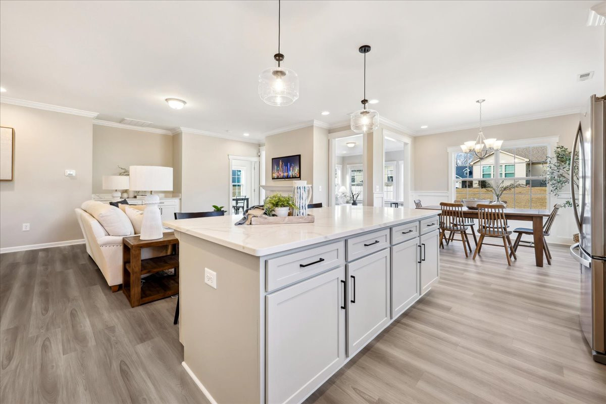 https://assets.windsorhomes.us/img/MG_Lot102_Pinehurst_C_1036_Fairhaven_Dr_kitchen_5.jpg