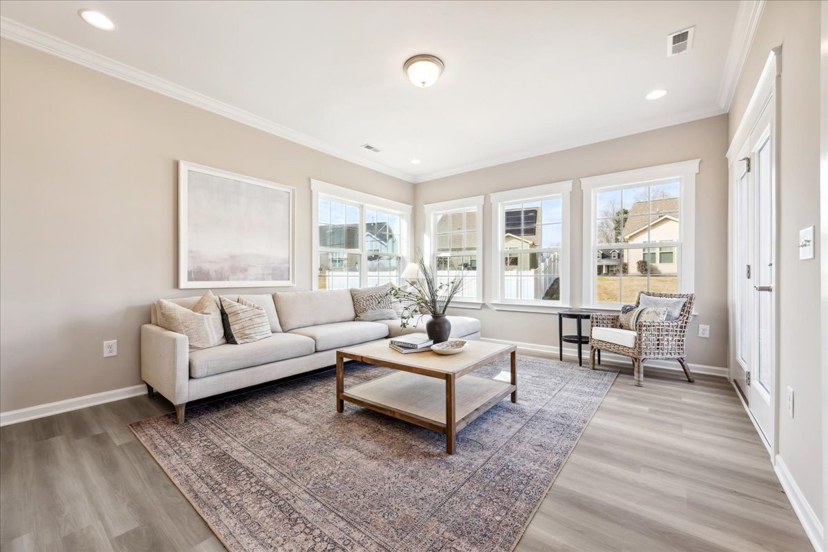 https://assets.windsorhomes.us/img/MG_Lot102_Pinehurst_C_1036_Fairhaven_Dr_sun_room.jpg