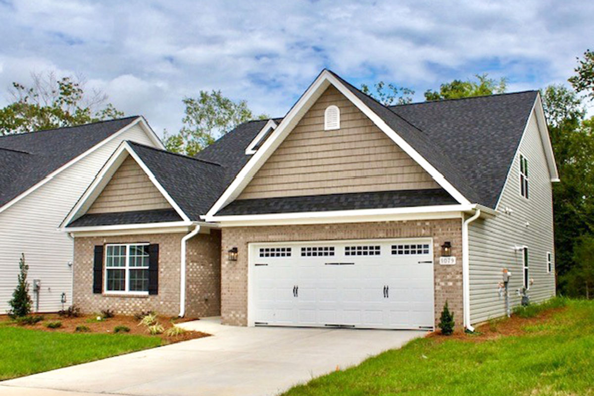 https://assets.windsorhomes.us/img/MG_lot50_Cotswold_elvE_1079_Fairhaven_Drive_exterior_front_Side.jpg