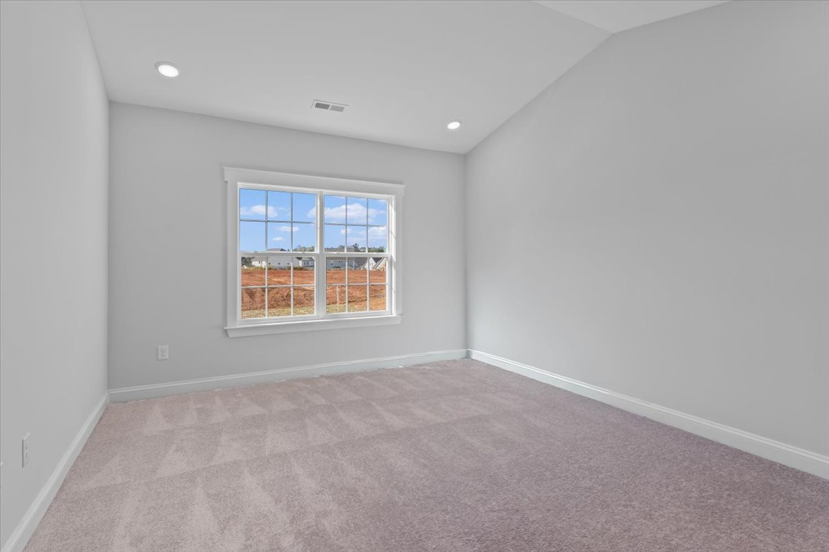 https://assets.windsorhomes.us/img/MG_lot86_Cary_elvB_1111_Nantucket_Drive_primary_bedroom_1.jpg