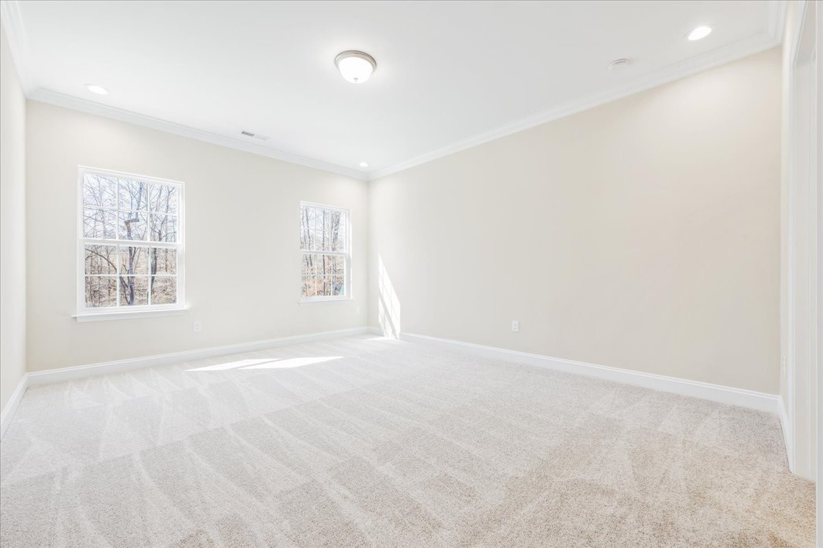 https://assets.windsorhomes.us/img/MVG_lot11_Pembroke_elvB_1991_Meadowview_Drive_primary_suite.jpg