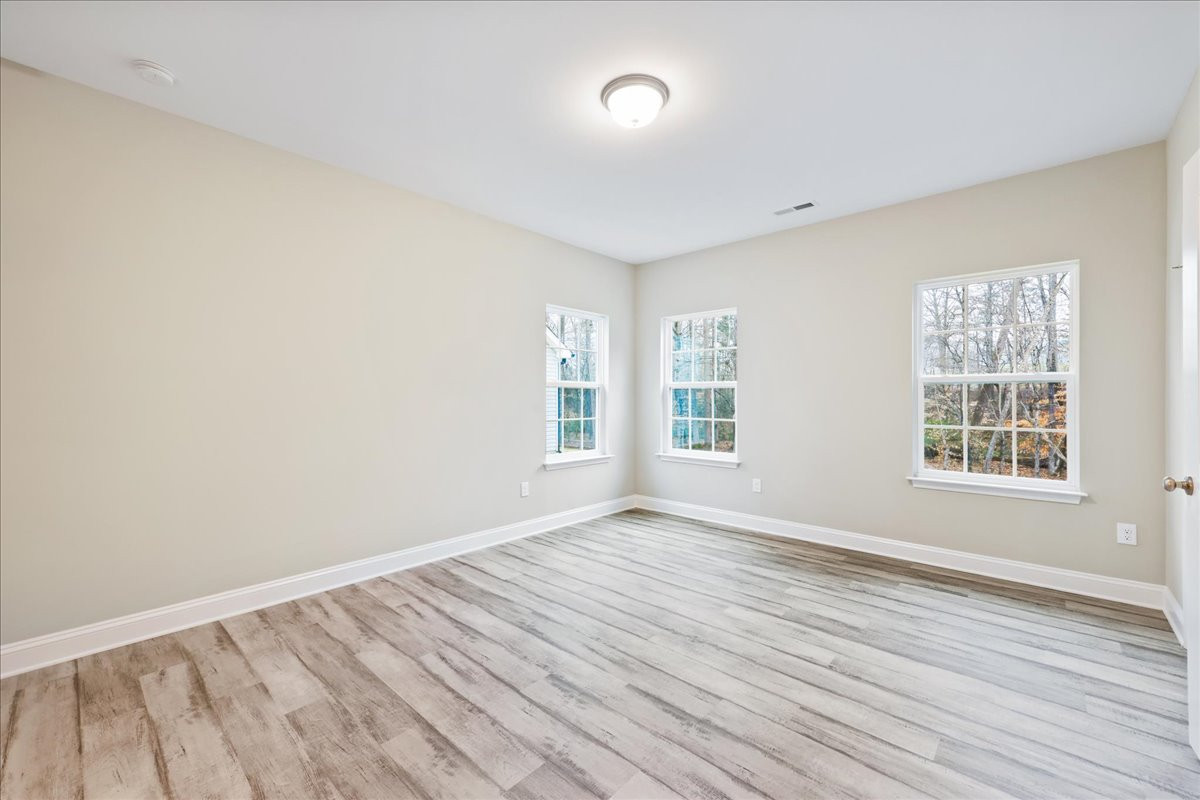 https://assets.windsorhomes.us/img/MVG_lot12_Pinehurst_elvC_1987_Meadowview_Dr_primary_suite.jpg