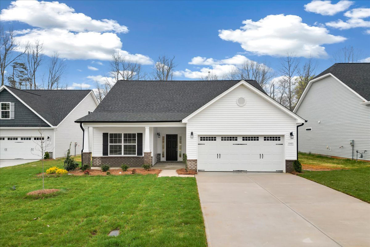 https://assets.windsorhomes.us/img/MVG_lot13_Somerset_elvC_1985_Meadowvie_Dr_exterior_full_front.jpg