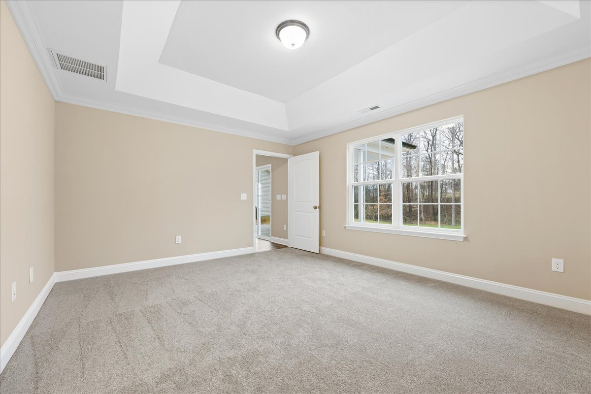 https://assets.windsorhomes.us/img/MVG_lot13_Somerset_elvC_1985_Meadowvie_Dr_primary_suite_2.jpg