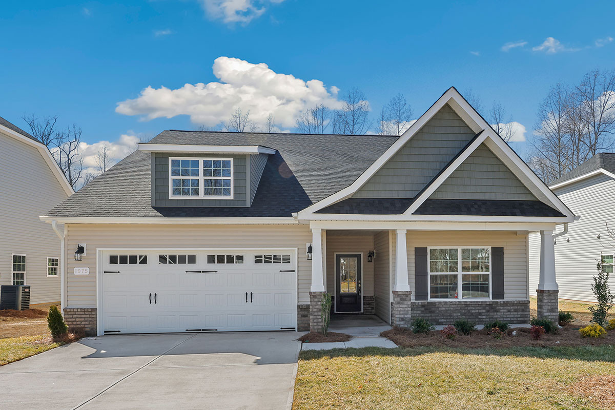 https://assets.windsorhomes.us/img/MVG_lot15_Pinehurst_3_elvA_1975_Meadowview_Drive_exterior_full_front_crop.jpg