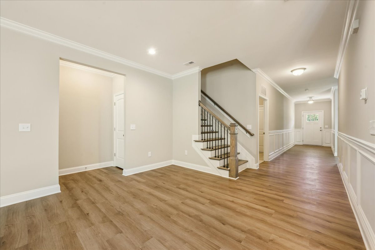 https://assets.windsorhomes.us/img/MVG_lot18_Pembroke_B_1955_Meadoview_Dr_breakfast.jpg