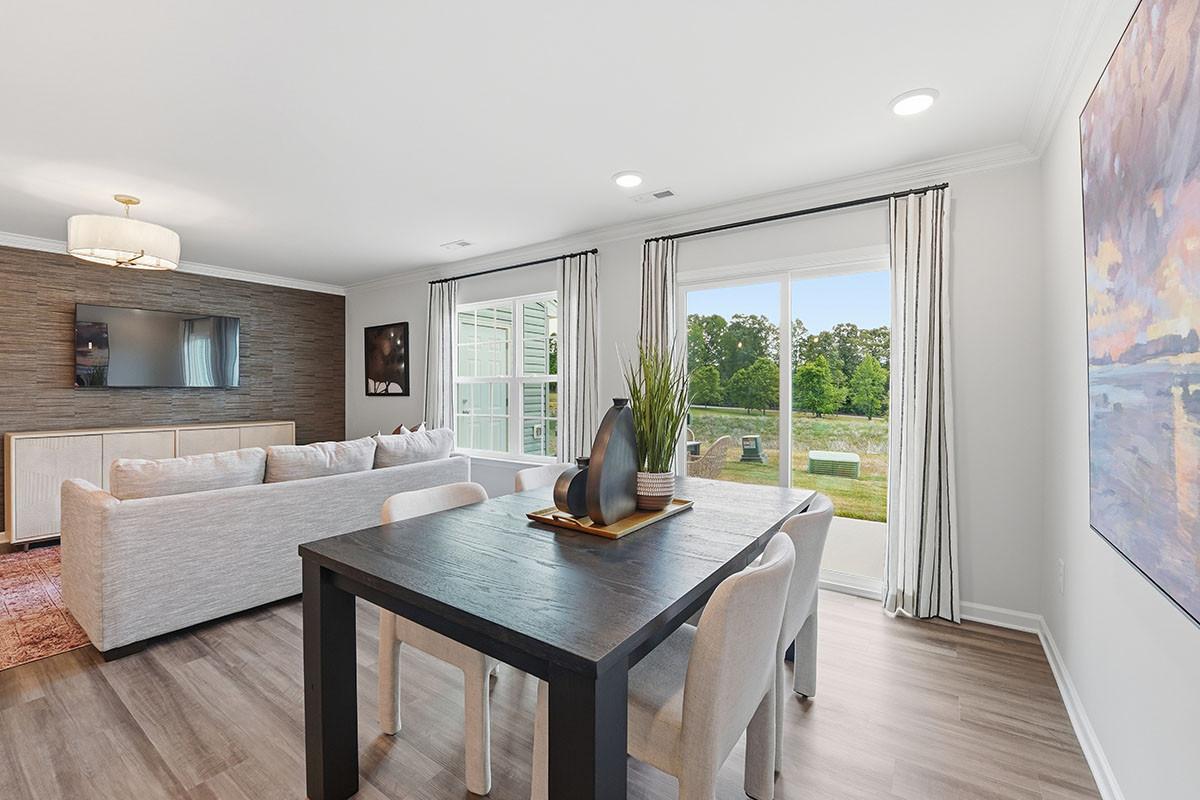 https://assets.windsorhomes.us/img/P_GSO_AMT_Pennsylvania_INT_DIN_2.jpg