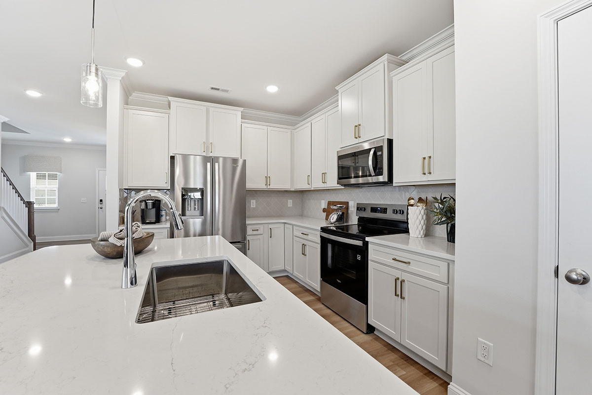 https://assets.windsorhomes.us/img/P_GSO_ODF_Columbus_INT_KIT_4.jpg