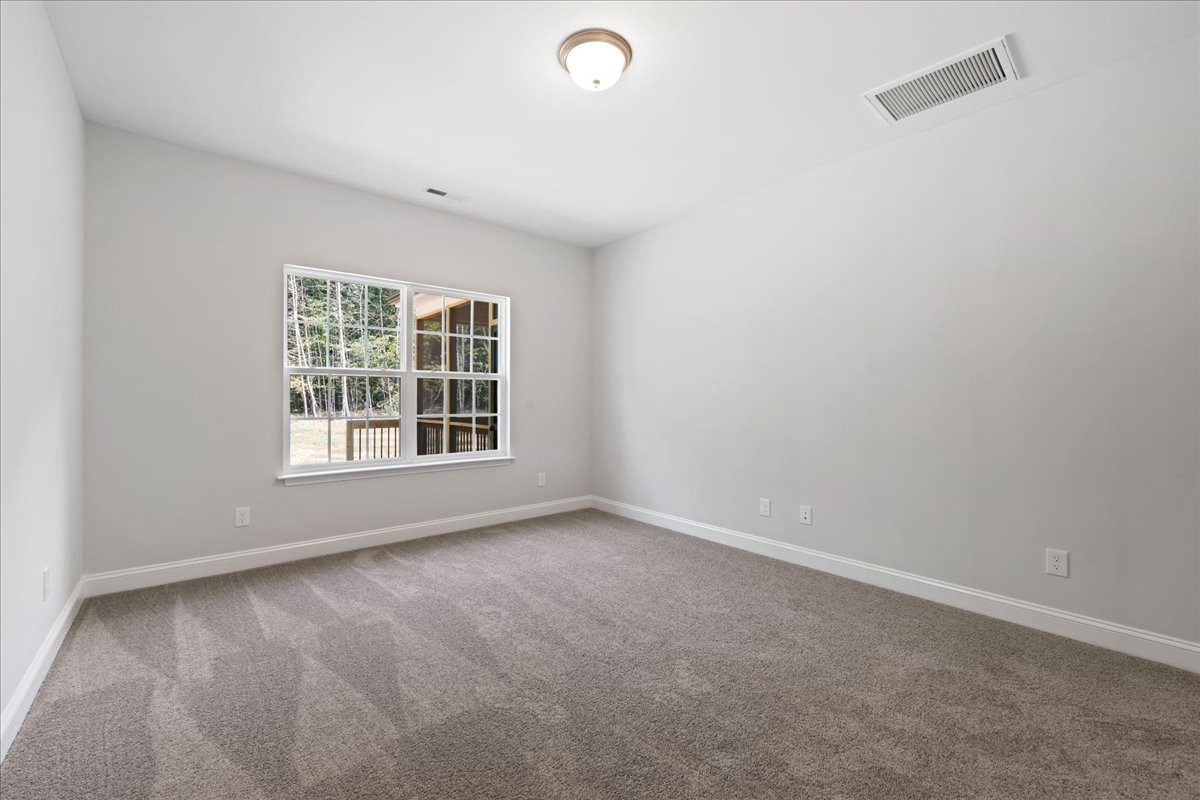 https://assets.windsorhomes.us/img/RFM_lot36_Midland_elvD_506_Stonewell_Ct_bedroom_2.jpg