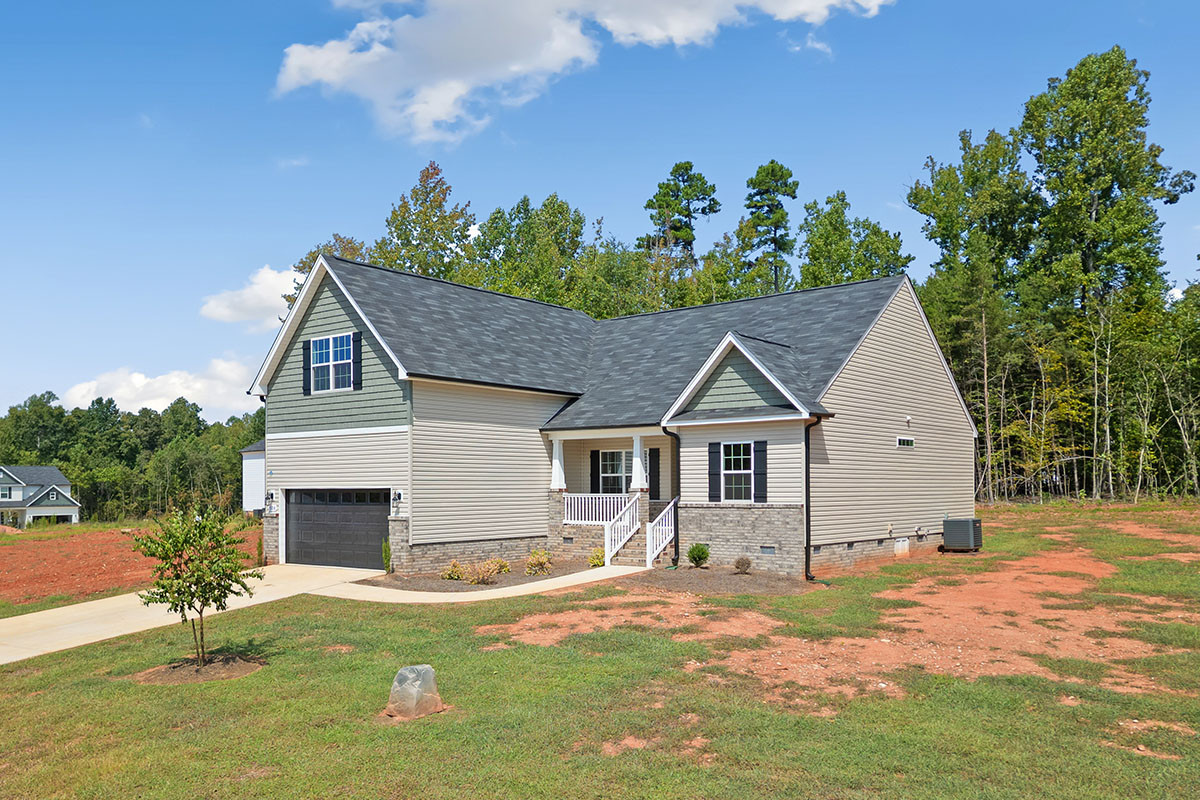 https://assets.windsorhomes.us/img/RFM_lot36_Midland_elvD_506_Stonewell_Ct_exterior_front_Side.jpg
