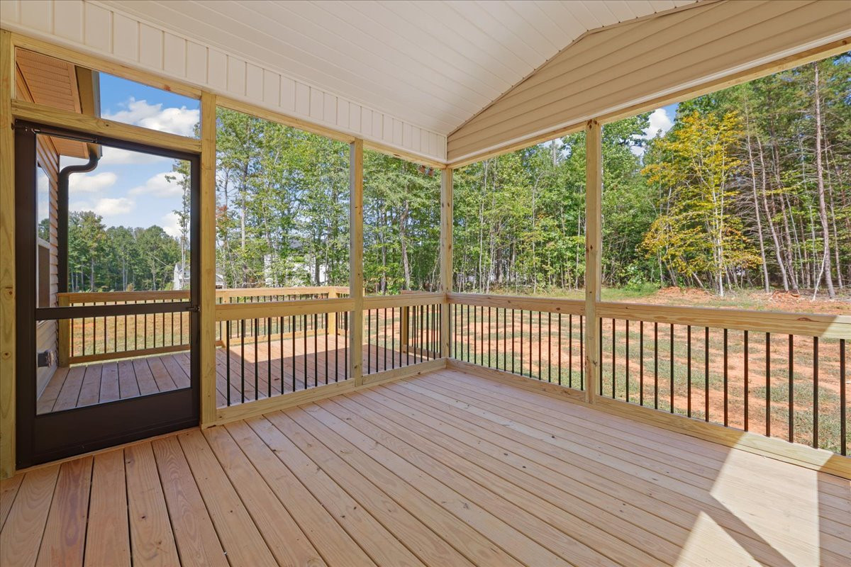 https://assets.windsorhomes.us/img/RFM_lot36_Midland_elvD_506_Stonewell_Ct_screen_porch.jpg