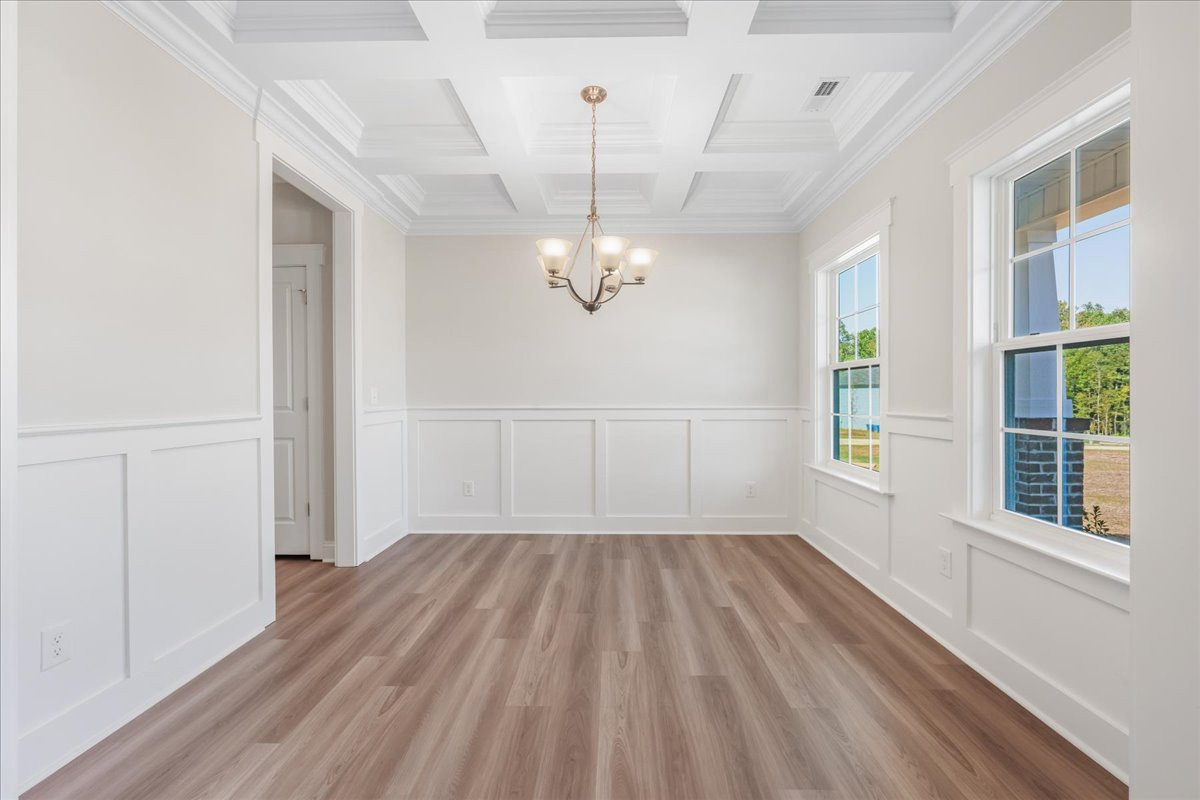 https://assets.windsorhomes.us/img/RFM_lot41_Bailey_elvE_413_Stonewell_Court_dining.jpg