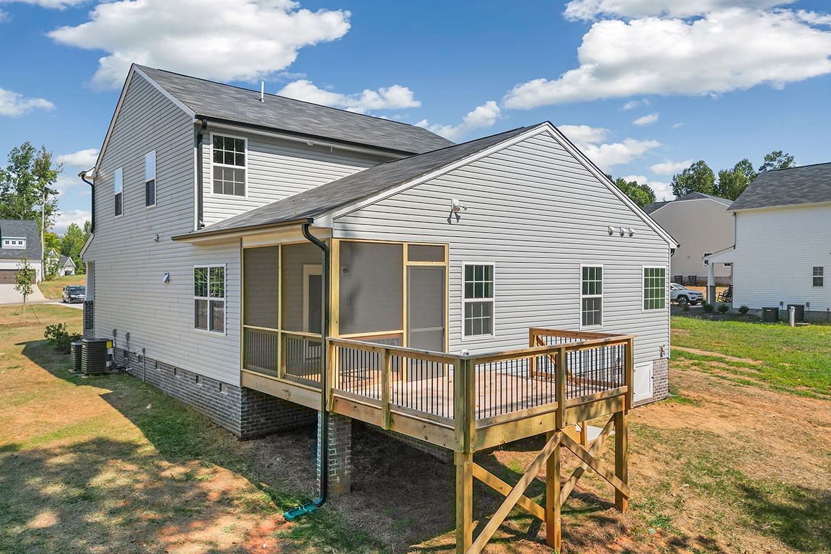 https://assets.windsorhomes.us/img/RFM_lot41_Bailey_elvE_413_Stonewell_Court_exterior_back_rear_deck_screen_porch.jpg