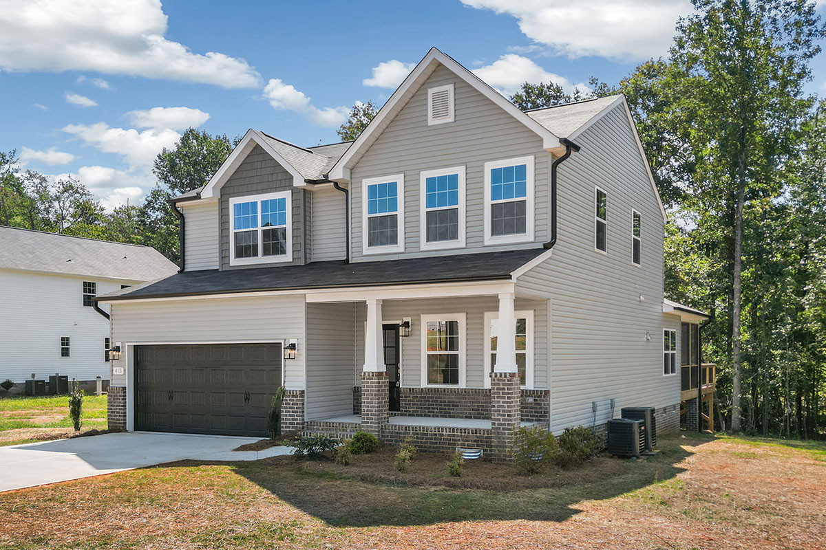 https://assets.windsorhomes.us/img/RFM_lot41_Bailey_elvE_413_Stonewell_Court_exterior_side_front.jpg